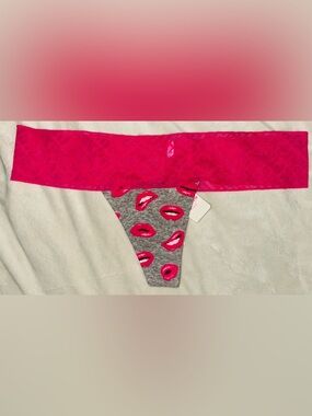 PINK Victoria's Secret Gray & Hot Pink Lip Print Lace-Trim Thong